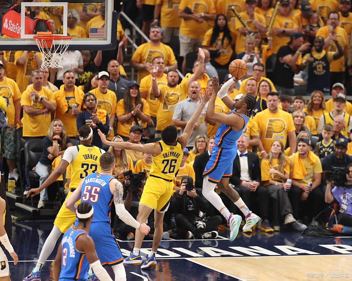 S15下注网站_洛杉矶湖人NBA击败金州勇士，詹姆斯关键三分锁定胜局